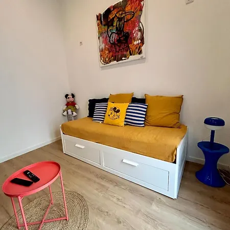 Mickey's Enchanted Studio, Central, Wi-fi Apartment Perpignan